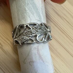 Elegant Silver Filigree Ring 925